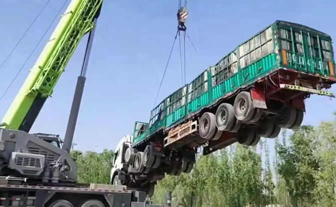 翠屏区道路脱困救援案例